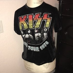 Black velvet kiss T-shirt